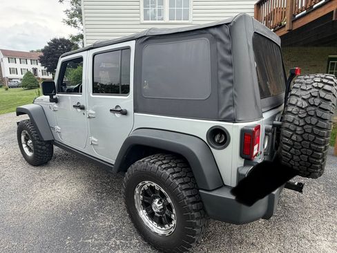 Used 2008 Jeep Wrangler Unlimited Rubicon w/ Dual Top Group AWD/4WD image 4