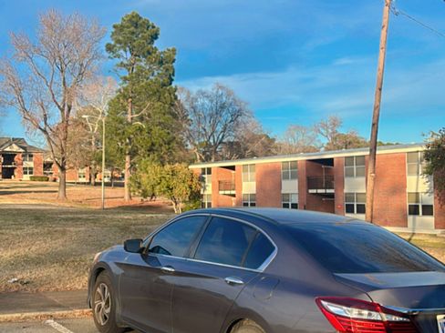 Used 2017 Honda Accord LX image 4