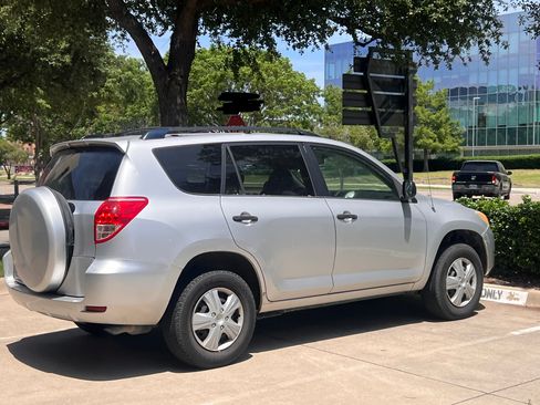 Used 2007 Toyota RAV4 2WD image 1