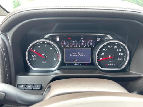 Used 2020 Chevrolet Silverado 1500 LTZ w/ LTZ Premium Package AWD/4WD image 8