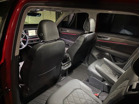 Used 2024 Volkswagen Atlas SEL Premium R-Line image 8