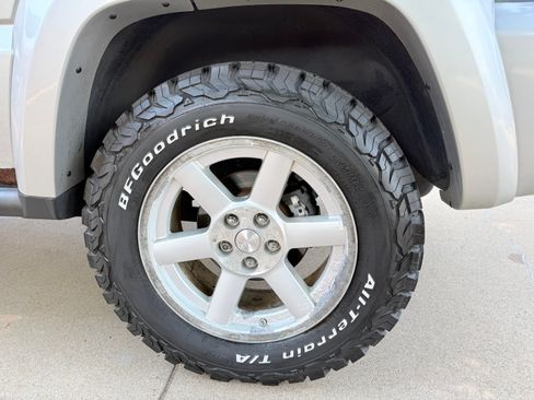 Used 2005 Jeep Liberty Limited AWD/4WD image 17