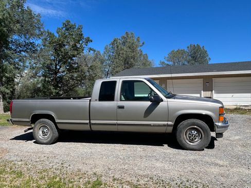 Used 1998 Chevrolet Silverado 2500 2WD Extended Cab w/ Preferred Equipment Group 2 image 6