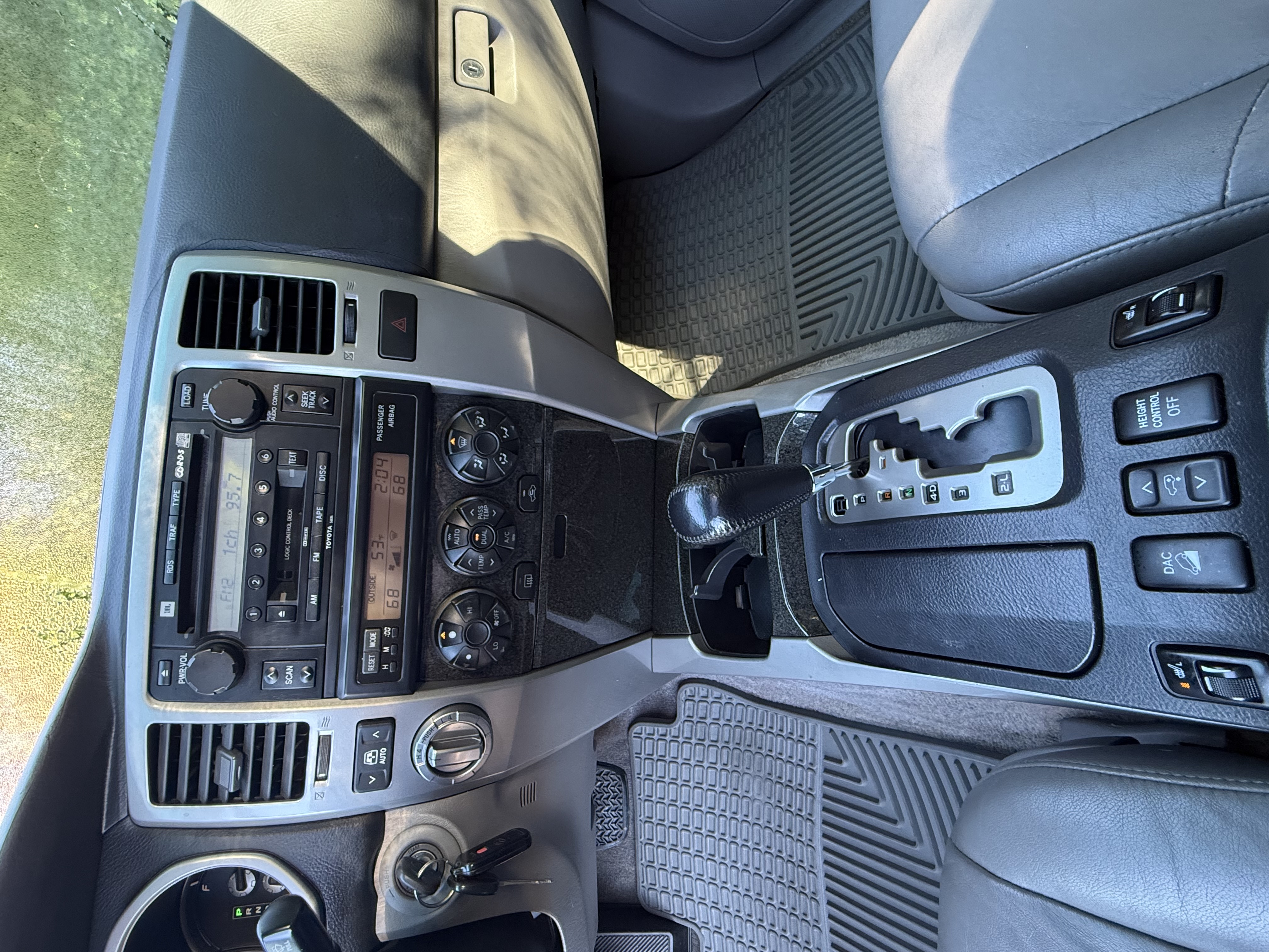 Used 2005 Toyota 4Runner Limited w/ Preferred Accessory Pkg AWD/4WD image 8