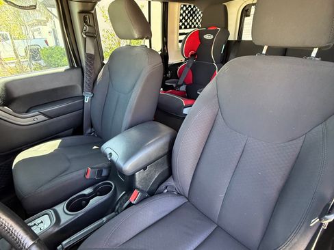 Used 2017 Jeep Wrangler Unlimited Sport w/ Quick Order Package 24S image 10