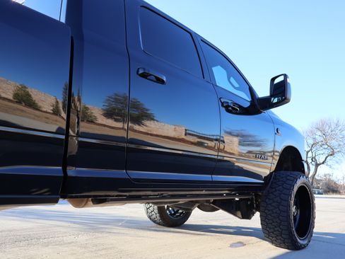 Used 2024 RAM 3500 Laramie w/ Night Edition image 10