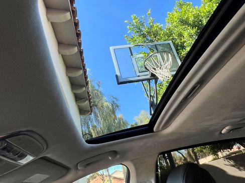 Used 2022 Genesis G90 3.3T Premium image 15