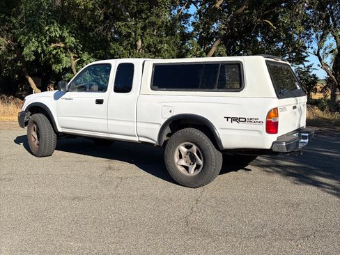 Used 2000 Toyota Tacoma PreRunner RWD image 9