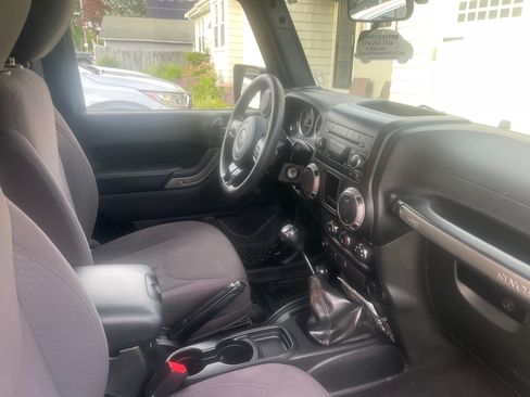 Used 2015 Jeep Wrangler Sport image 2