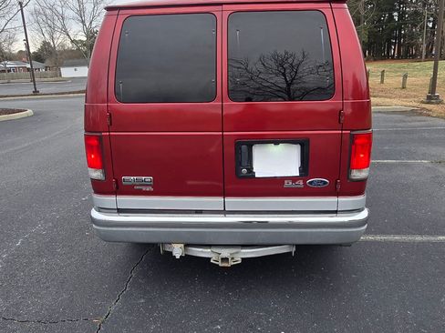 Used 2000 Ford E-150 and Econoline 150 Wagon image 2