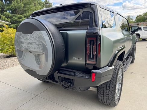 Used 2024 GMC Hummer EV 3X w/ LPO, Illumination Package image 15