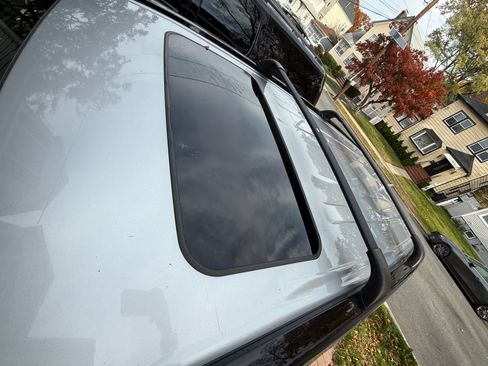 Used 2018 Toyota Highlander SE image 9