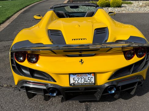 Used 2021 Ferrari F8 Tributo RWD image 5