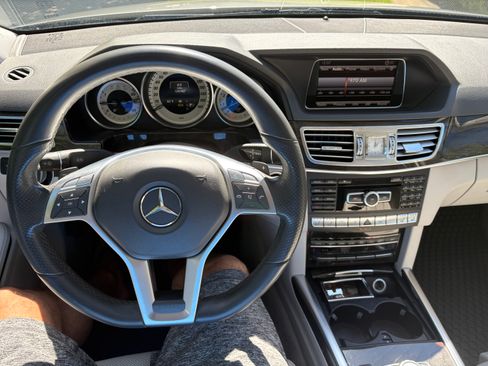 Used 2014 Mercedes-Benz E 550 E 550 4MATIC Sedan 4D image 15