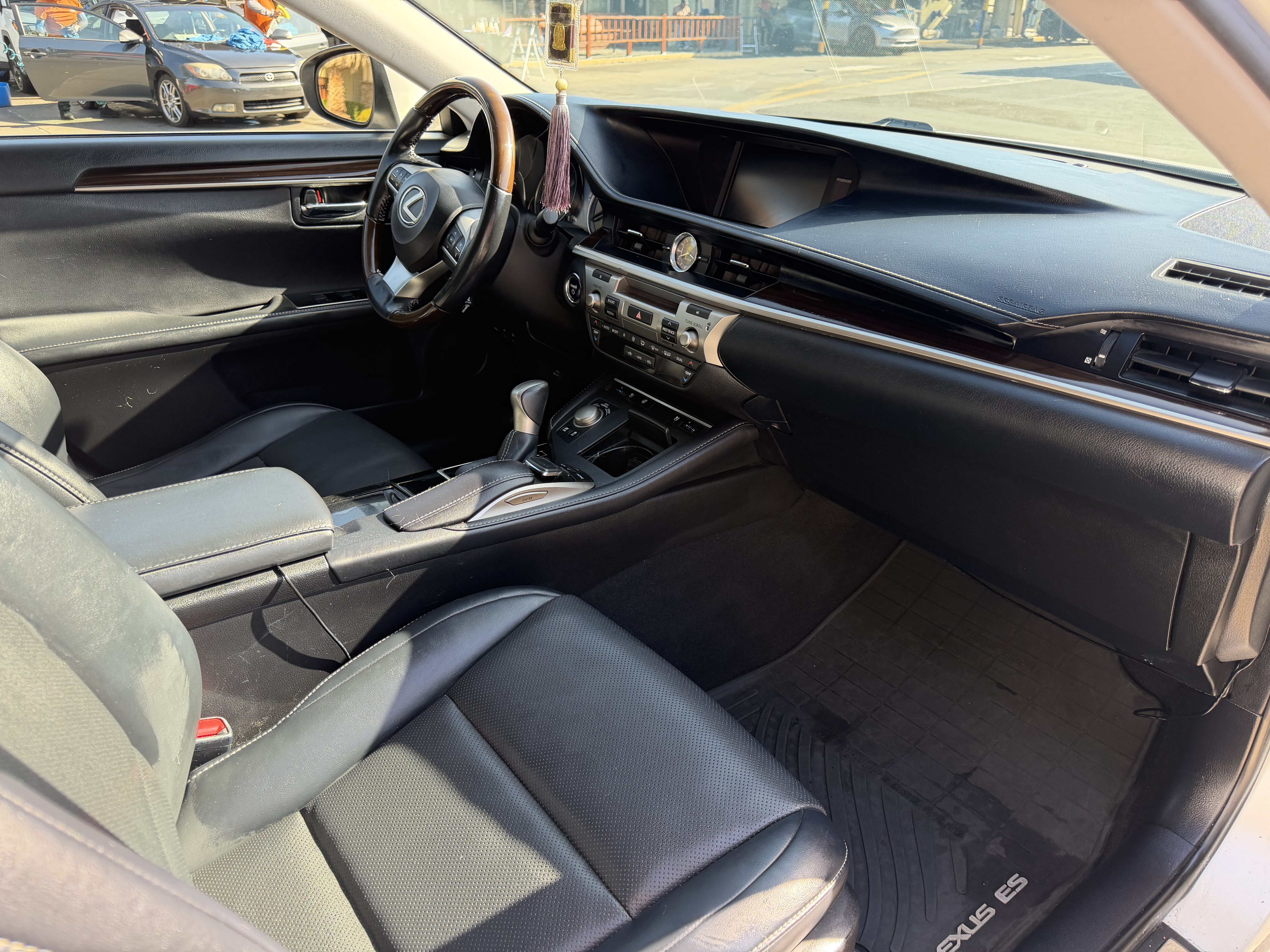 Used 2016 Lexus ES 300h w/ Navigation System Package FWD image 10