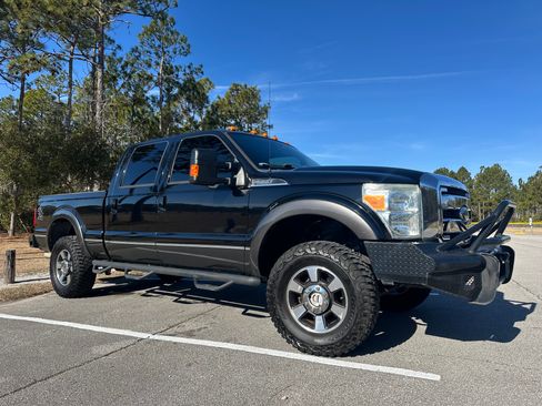 Used 2016 Ford F250 Lariat w/ Lariat Interior Package image 12