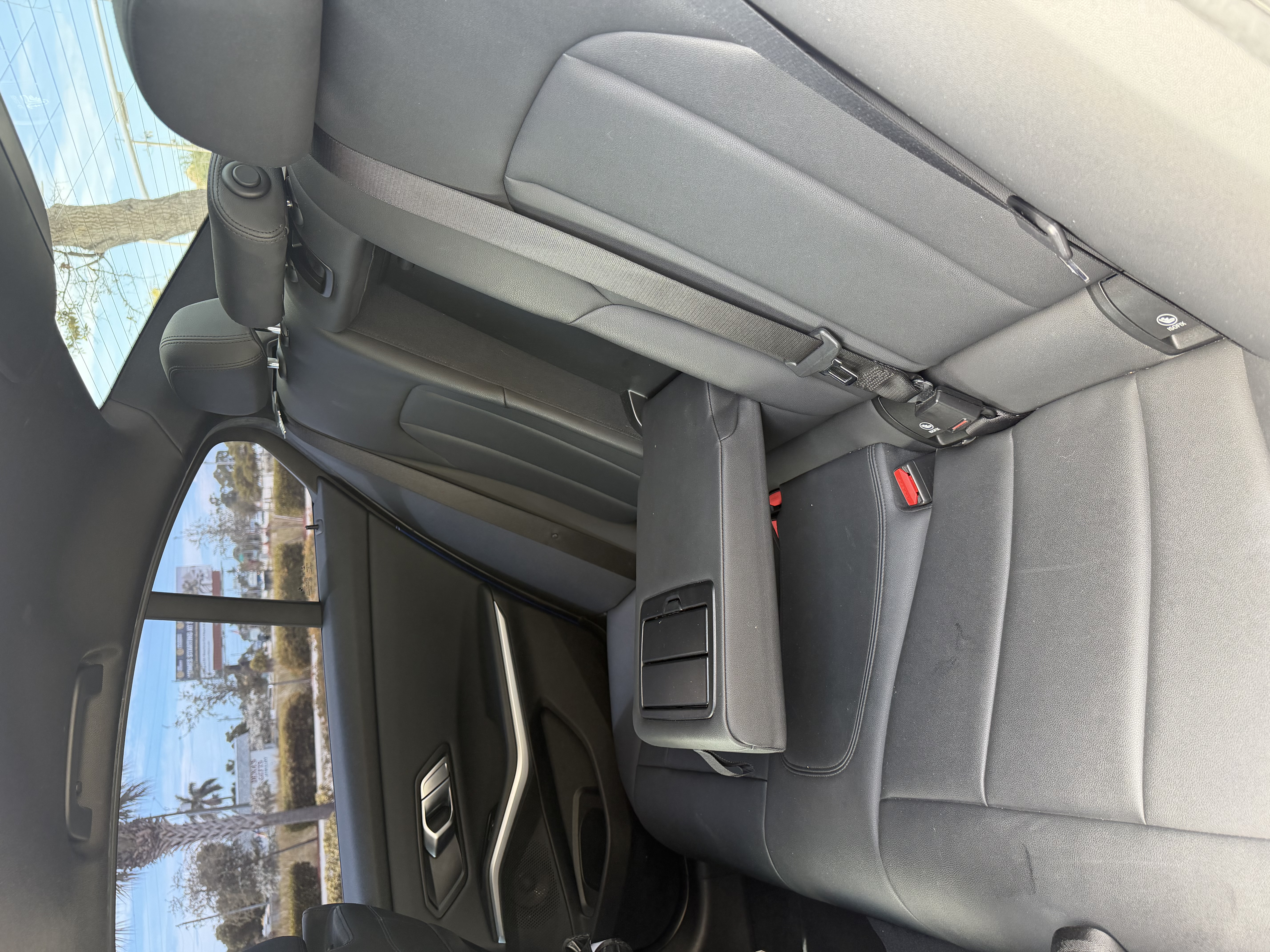 Used 2019 BMW 330i Sedan w/ M Sport Package RWD image 10