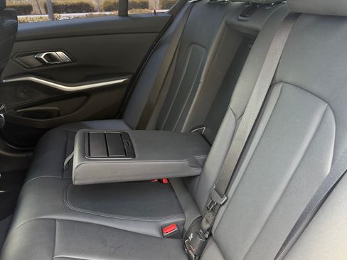 Used 2019 BMW 330i Sedan w/ M Sport Package RWD image 10