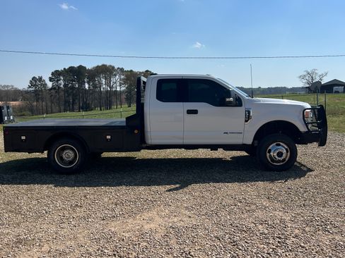 Used 2022 Ford F350 XLT w/ XLT Value Package AWD/4WD image 5