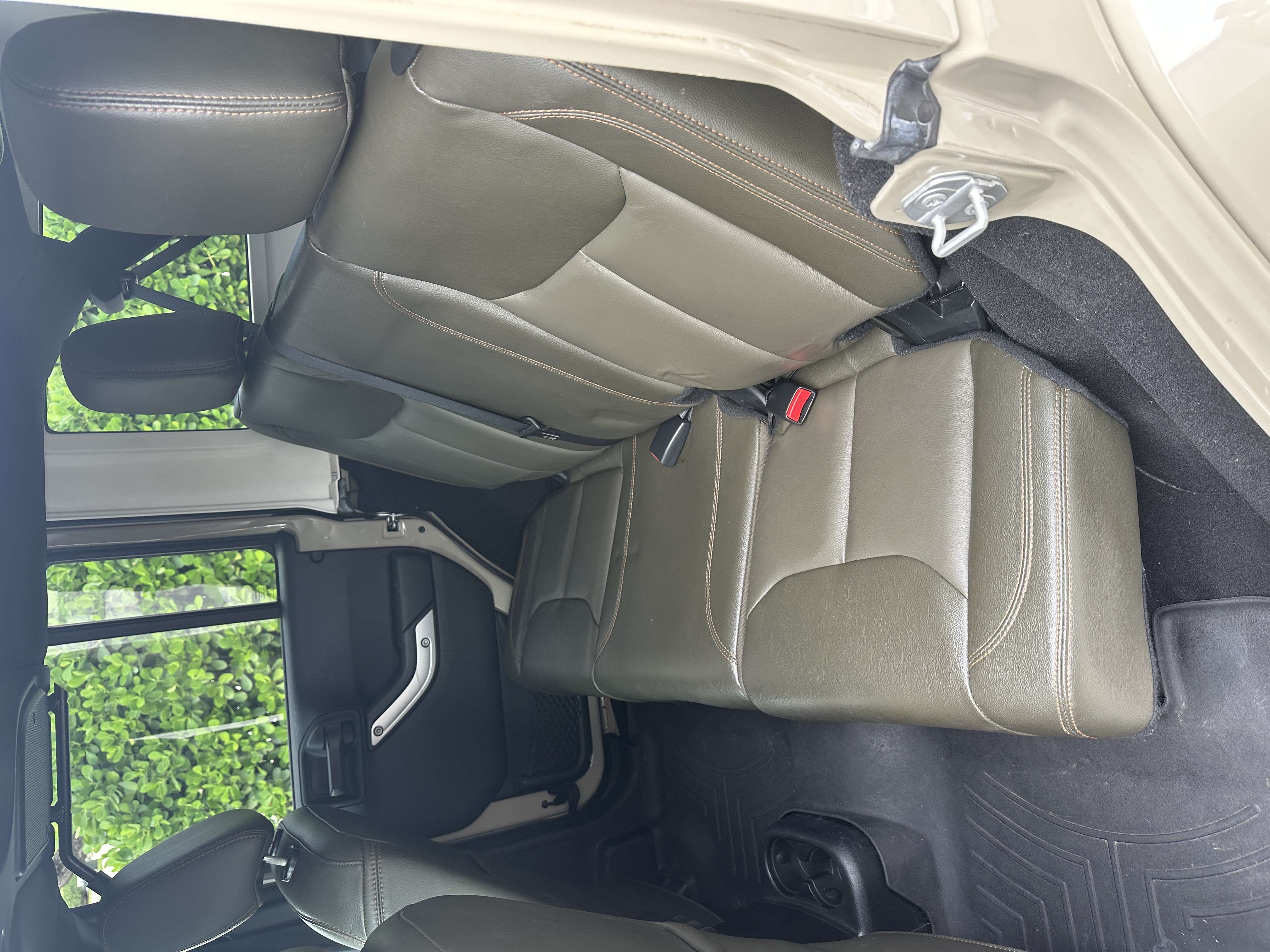 Used 2018 Jeep Wrangler Unlimited Sahara w/ Max Tow Package AWD/4WD image 8