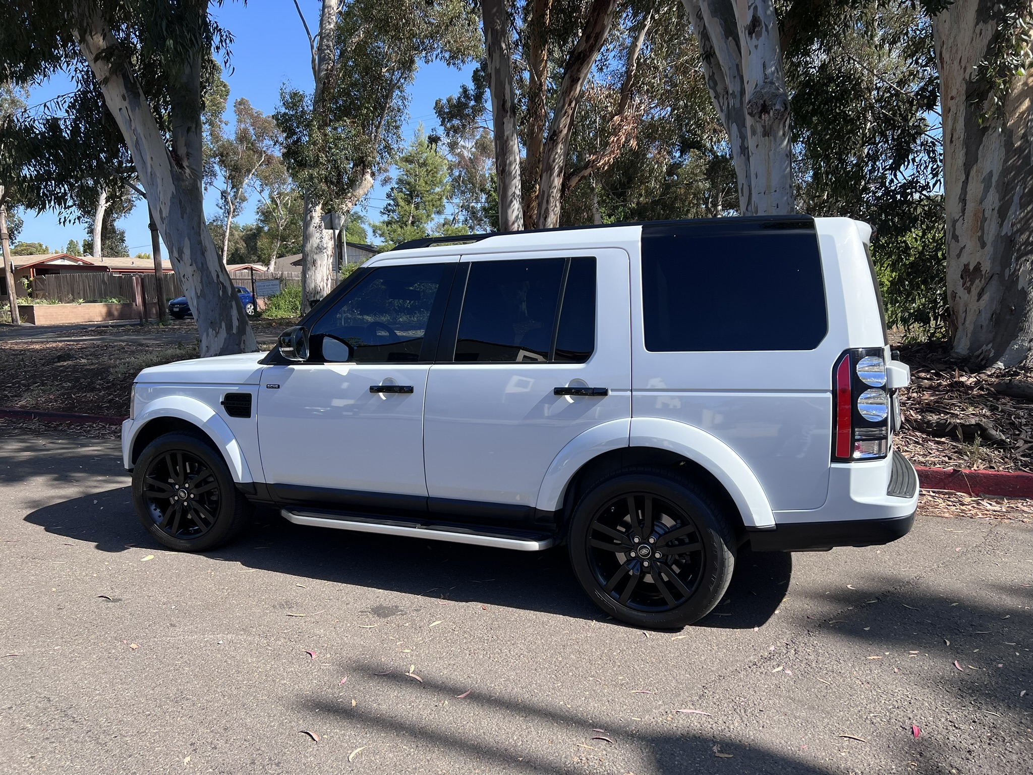 Used 2016 Land Rover LR4 HSE Silver Edition AWD/4WD image 6