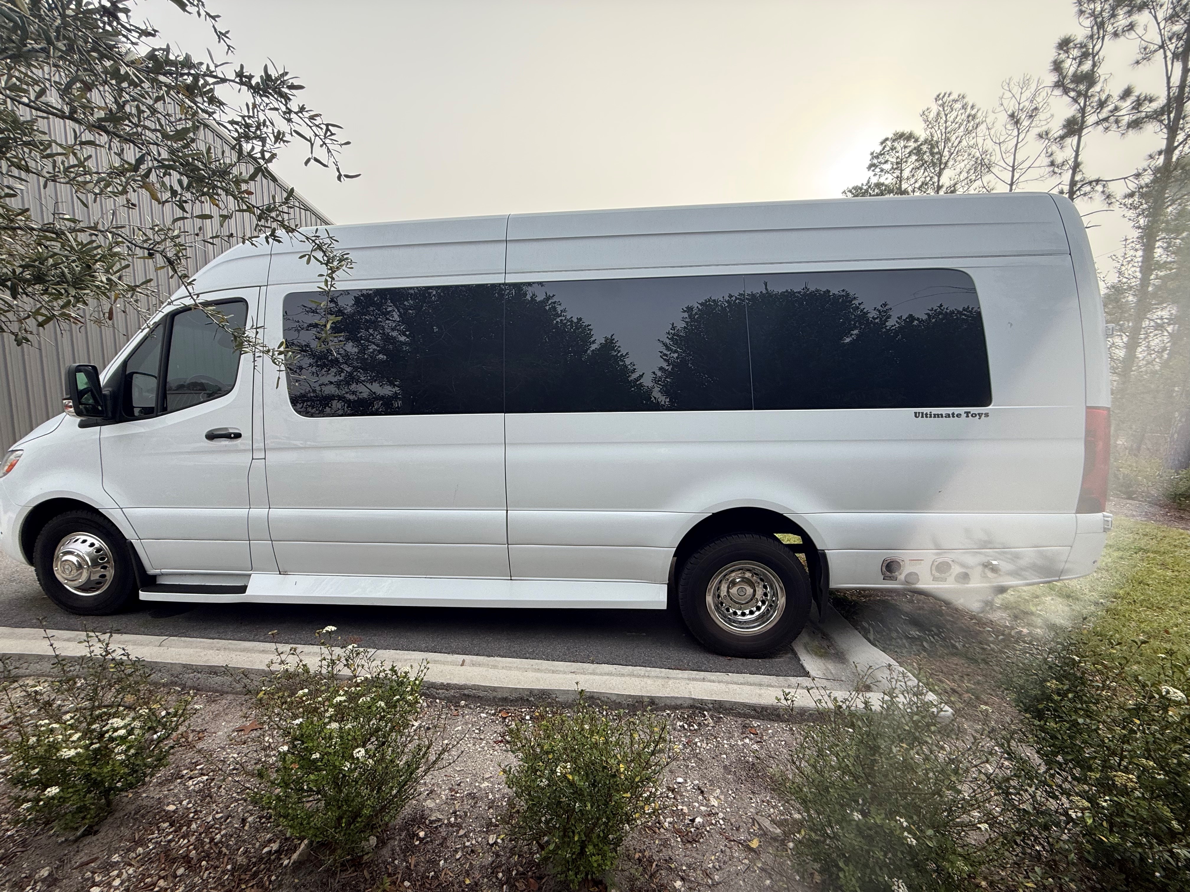 Used 2022 Mercedes-Benz Sprinter 3500 image 2