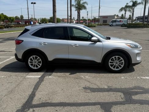 Used 2020 Ford Escape SE FWD image 9