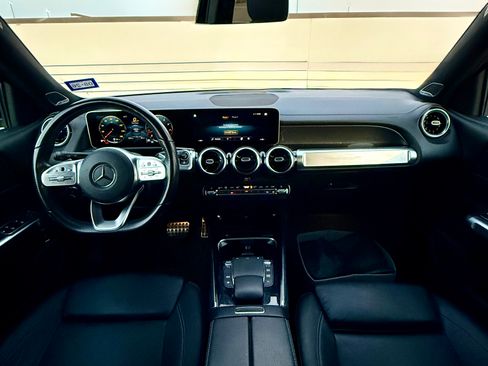 Used 2021 Mercedes-Benz GLB 250 4MATIC w/ AMG Line image 14