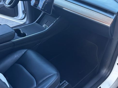 Used 2020 Tesla Model Y Long Range image 9