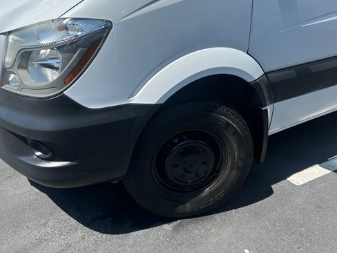 Used 2016 Mercedes-Benz Sprinter 2500 image 4