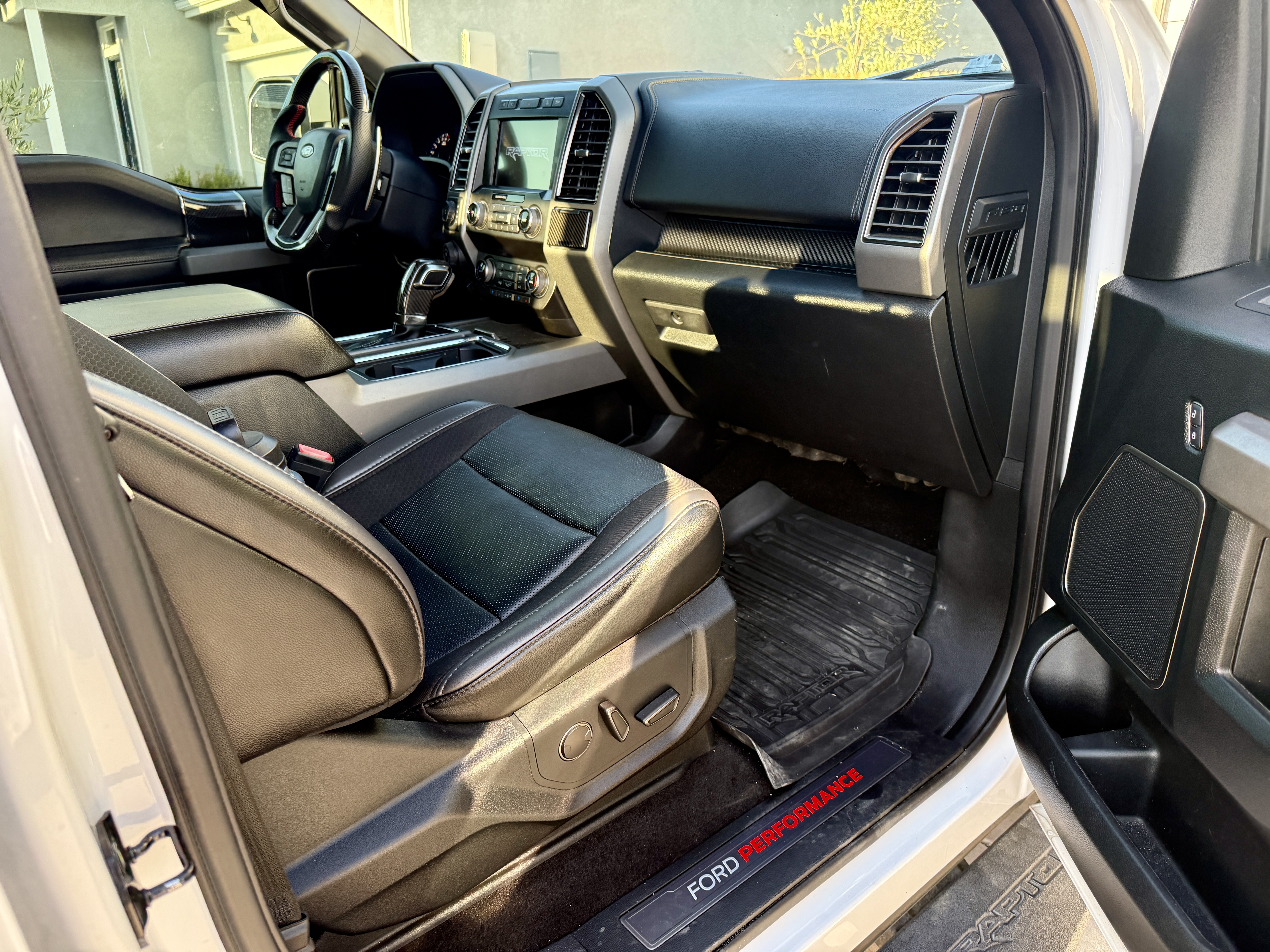 Used 2019 Ford F150 Raptor w/ Equipment Group 802A Luxury AWD/4WD image 10