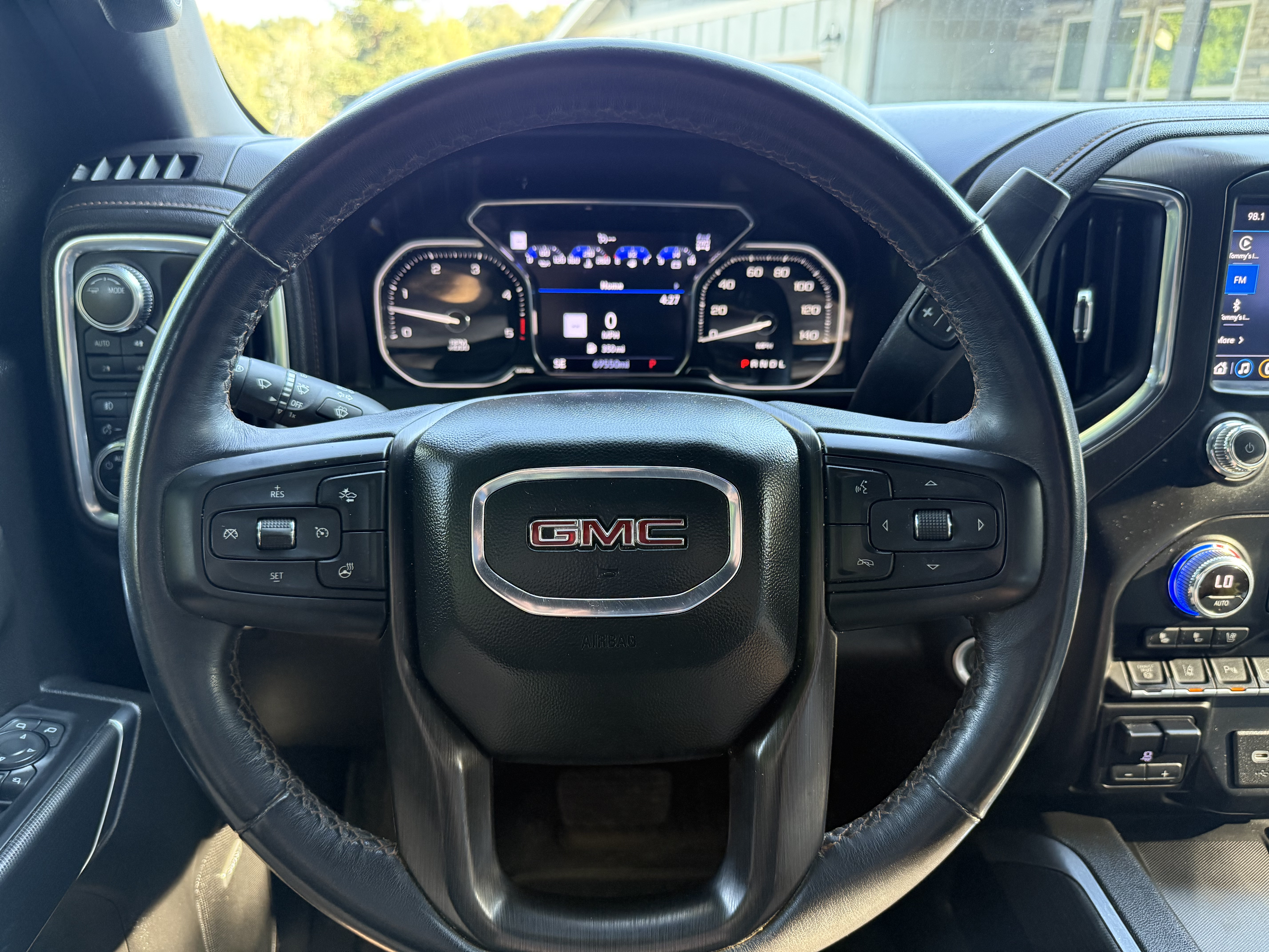 Used 2022 GMC Sierra 2500 AT4 w/ AT4 Premium Plus Package AWD/4WD image 11