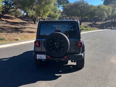 Used 2022 Jeep Wrangler Unlimited Sahara w/ Cold Weather Group image 10