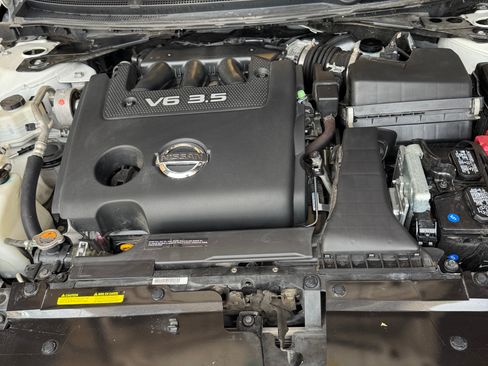 Used 2010 Nissan Altima 3.5 SR w/ Leather Pkg image 10