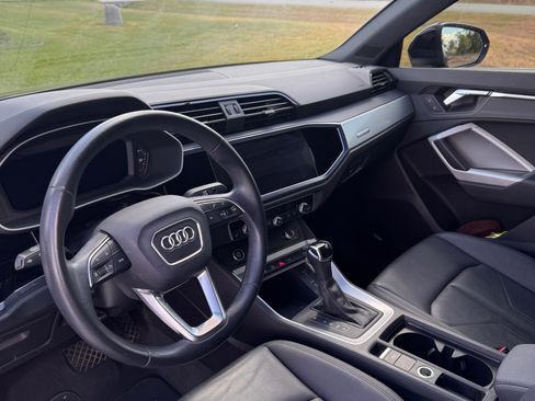 Used 2021 Audi Q3 2.0T Premium w/ Convenience Package AWD/4WD image 4