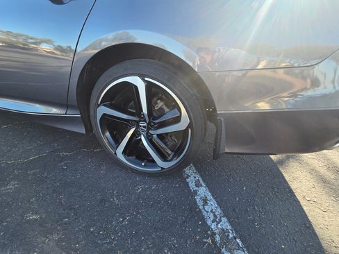 Used 2018 Honda Accord Sport image 5