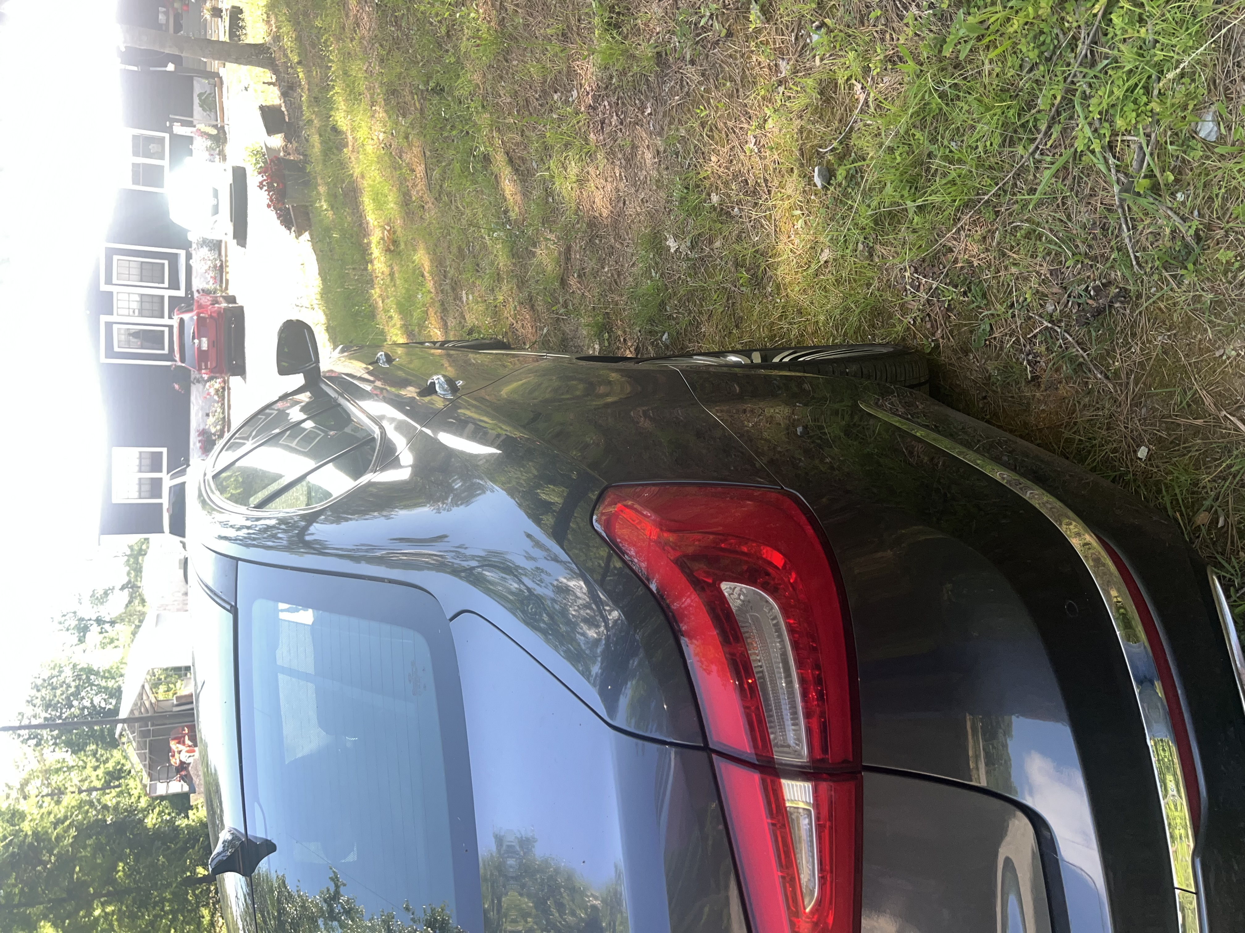 Used 2014 Kia Cadenza Premium w/ Technology Package FWD image 8