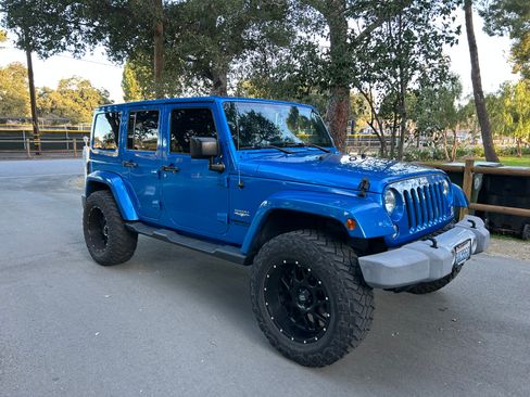 Used 2014 Jeep Wrangler Unlimited Sahara w/ Connectivity Group image 4