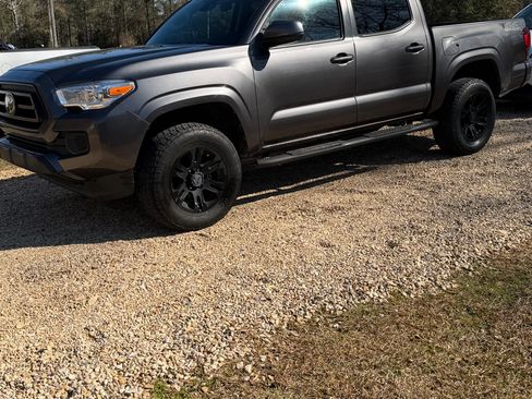 Used 2020 Toyota Tacoma SR image 2