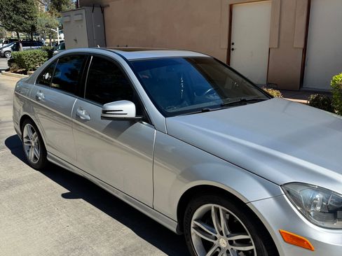 Used 2013 Mercedes-Benz C 250 Sedan image 2