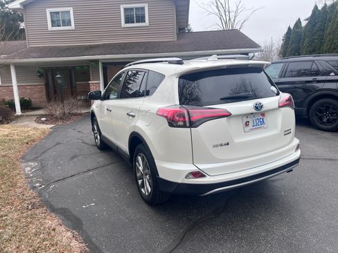 Used 2018 Toyota RAV4 Limited image 6