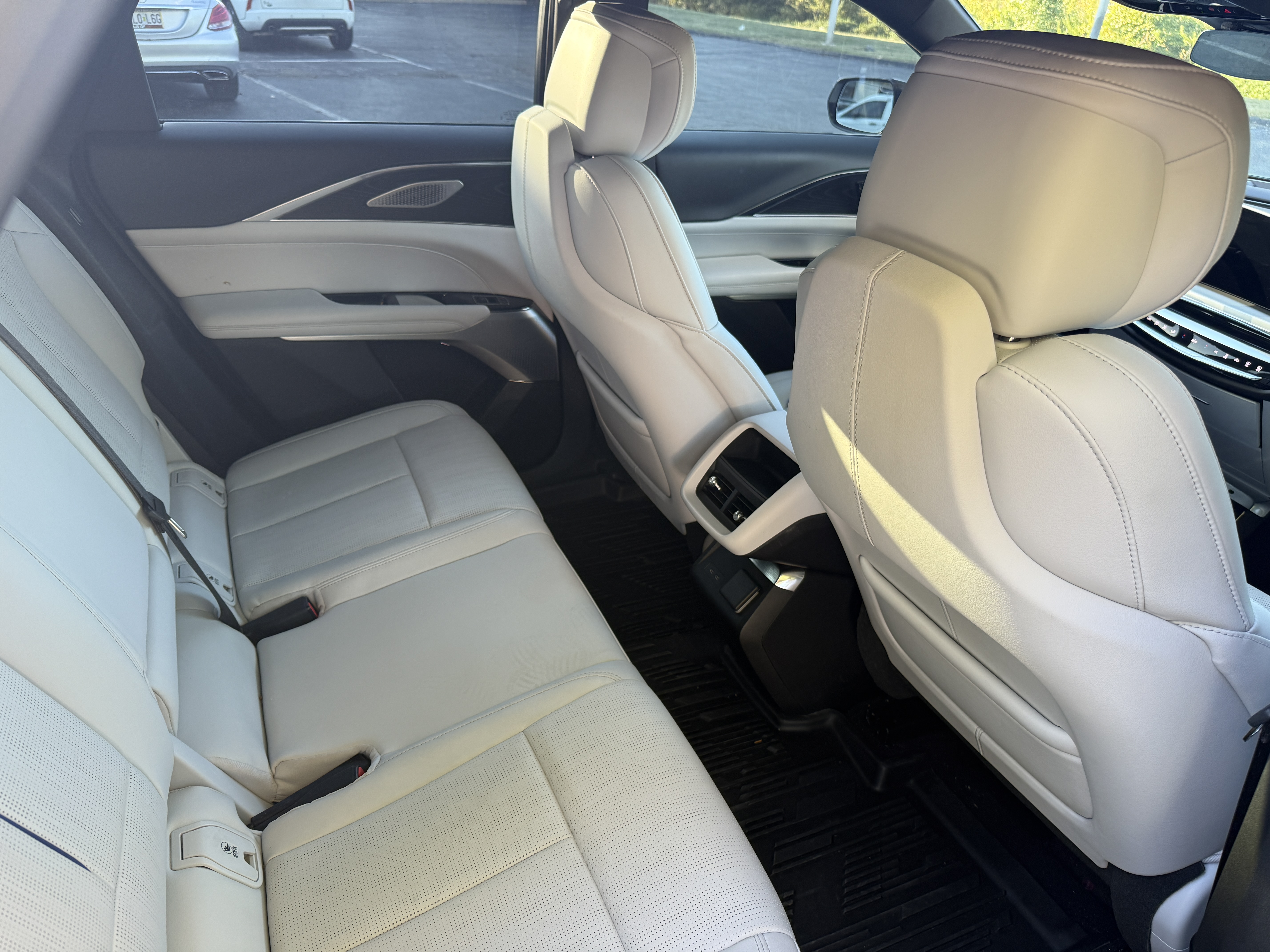 Used 2024 Cadillac Lyriq Sport w/ LPO, Floor Liner Package AWD/4WD image 10