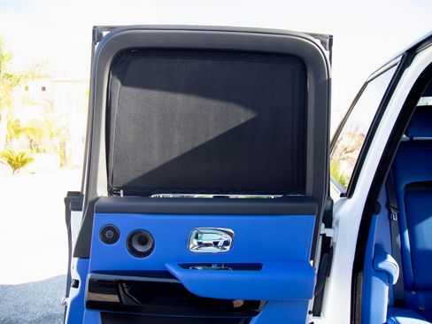 Used 2022 Rolls-Royce Cullinan w/ Technology Package image 19