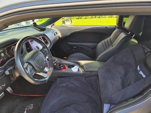 Used 2023 Dodge Challenger SRT Hellcat RWD image 9