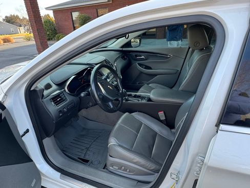 Used 2017 Chevrolet Impala Premier w/ Enhanced Convenience Package image 8