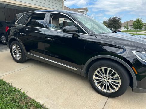 Used 2018 Lincoln MKX Select w/ Select Plus Package AWD/4WD image 2