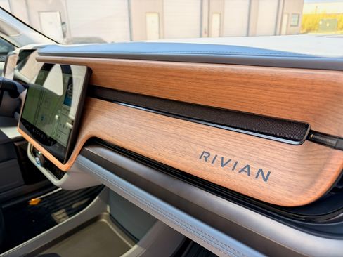 Used 2026 Rivian R1T Premium AWD/4WD image 26