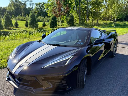 Used 2020 Chevrolet Corvette Stingray Coupe w/ Z51 Performance Package RWD image 1