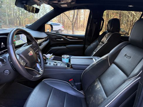 Used 2023 Cadillac Escalade ESV Premium Luxury image 8