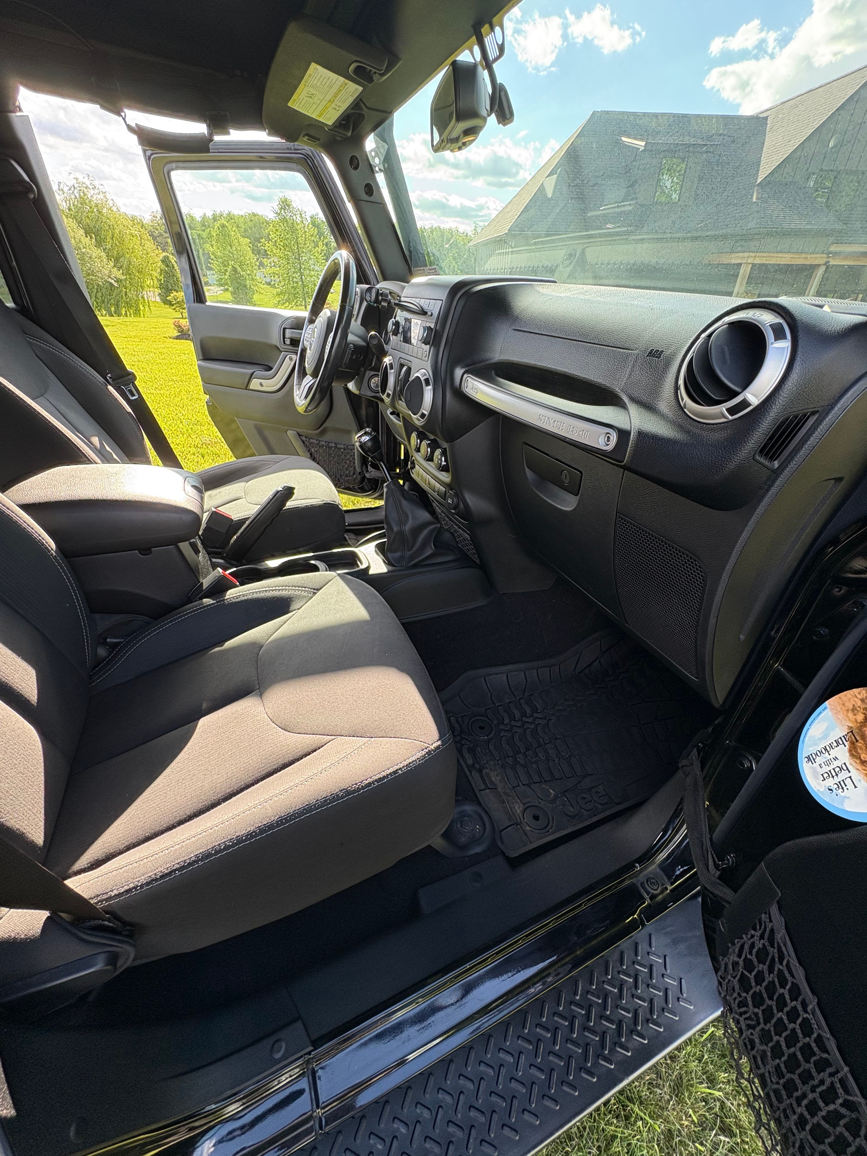 Used 2016 Jeep Wrangler Unlimited Sahara w/ Max Tow Package AWD/4WD image 9